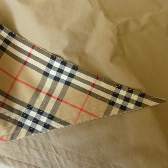 Burberry Reverse Check Cotton Bandana Scarf (Beige) NEW WITH TAGS - Picture 6 of 9